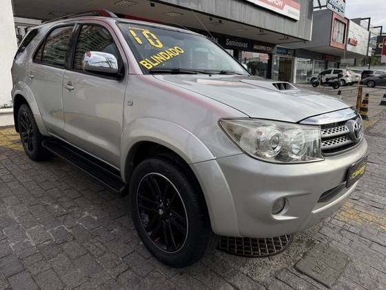 TOYOTA HILUX SW4 3.0 SRV 4X4 7 LUGARES 16V TURBO INTERCOOLER DIESEL 4P AUTOMÁTICO TOYOTA HILUX SW4 3.0 SRV 4X4 7 LUGARES 16V TURBO INTERCOOLER DIESEL 4P AUTOMÁTICO